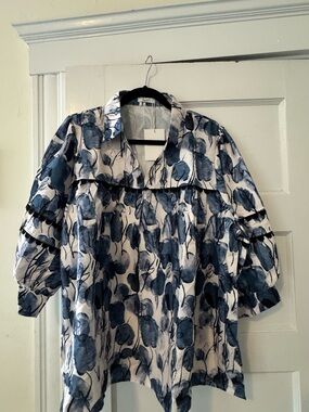Women's Blue Floral Button-Front Blouse